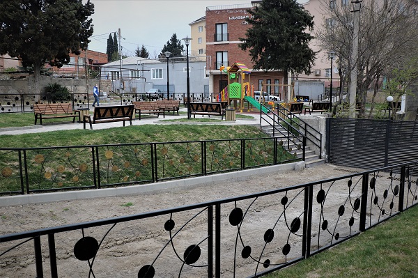 ისნის გამგეობამ მეტრომშენის დასახლებაში სკვერის მოწყობა დაასრულა
