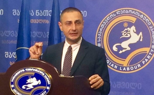 მოვითხოვთ  კომენდანტის საათის გაუქმებას. წინააღმდეგ შემთხვევაში, დავიწყებთ აქციებს ეპიდემიოლოგიური უსაფრთხოების წესების დაცვით - ლაშა ჩხარტიშვილი