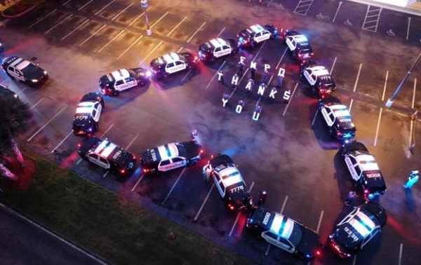 დღის ფოტო: ფლორიდის პოლიციის ორიგინალური მადლობა ექიმებს