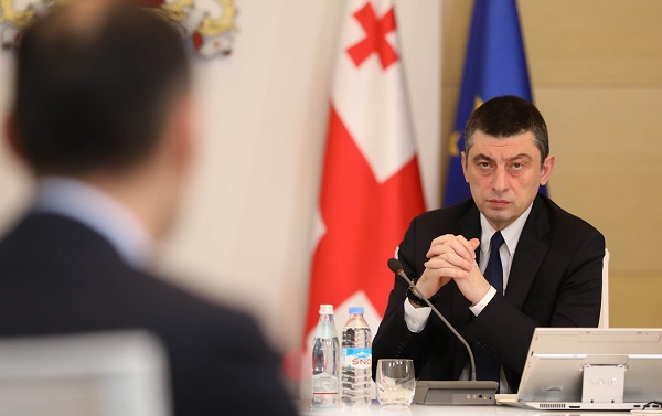 სამზე მეტი ადამიანის შეკრების აკრძალვა გაუქმდა