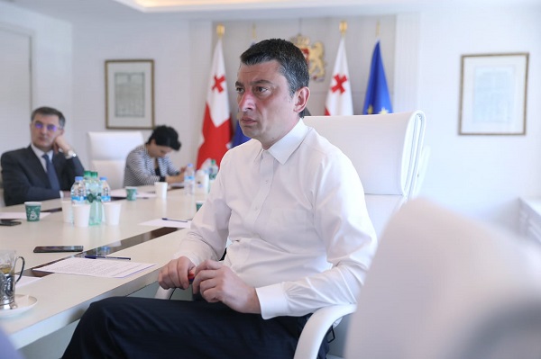 უსაფრთხო დერეფნები, ტურისტული მწვანე ზონები და სტანდარტები ტურიზმის  სექტორის სუბიექტებისთვის - პრემიერ-მინისტრმა ტურიზმის ამოქმედებისთვის აუცილებელ დეტალებზე სამუშაო შეხვედრა გამართა