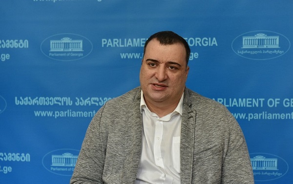 საზოგადოება თანხმდება, რომ პოლიტპატიმრები საქართველოში არ არსებობენ - რატი იონათამიშვილი