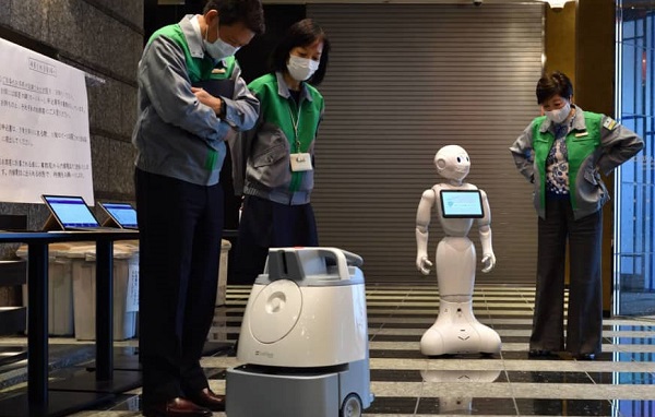 ტოკიოში რობოტები წარადგინეს, რომლებიც კოვიდინფიცირებულ პაციენტებს მოემსახურებიან