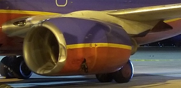 აშშ-ში Southwest Airlines-ის კუთვნილი Boeing 737-ი აეროპორტში დაჯდომის შემდეგ ადამიანს შეეჯახა