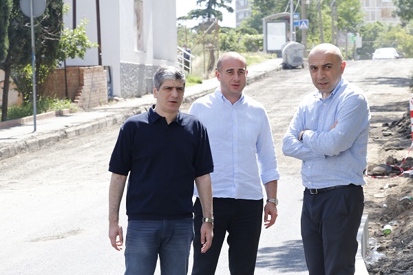 ფანასკერტელის ქუჩის რეაბილიტაცია აქტიურად მიმდინარეობს