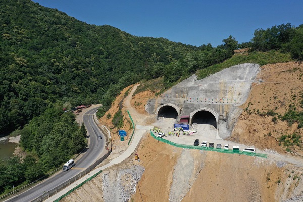 რიკოთის საუღელტეხილო გზაზე ორი ახალი გვირაბი გაიჭრა