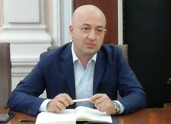 ბათუმის მერმა თანამდებობა დატოვა
