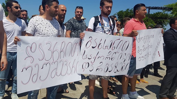  სარიტუალო დარბაზების მფლობელები და დასაქმებულები ბათუმში აქციას მართავენ