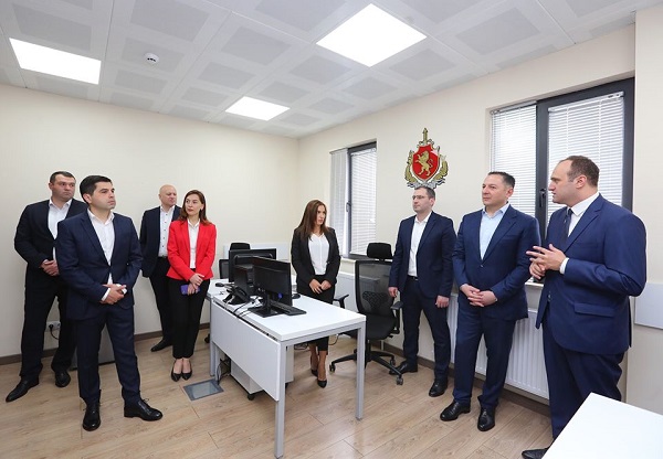 ვახტანგ გომელაურმა თბილისში დროებითი მოთავსების ახალი იზოლატორი და ადმინისტრაციული პატიმრებისთვის განკუთვნილი დაწესებულება გახსნა