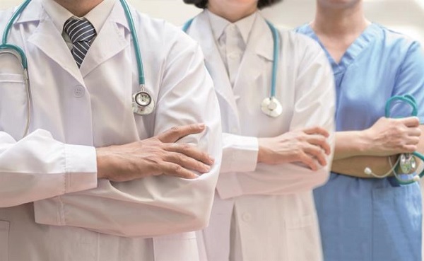 სამედიცინო ასოციაციების გაერთიანება "თბილისის ცენტრალური საავადმყოფოს" დაკავებულ ექიმს, ვახტან ყიფიანს სრულ მხარდაჭერას უცხადებს