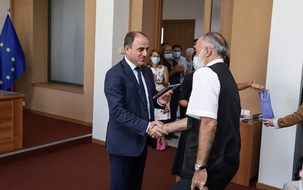 დავით ნარმანია ენერგეტიკოსებს პროფესიულ დღეს ულოცავს