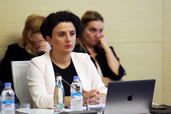 როდესაც ვსაუბრობთ, რომ უნდა მივეჩვიოთ ვირუსთან ერთად თანაცხოვრებას, ვგულისხმობთ,  რომ უნდა დავიცვათ ის ელემენტარული წესები, რომელიც მთავრობის მიერ არის დადგენილი - ნათია მეზვრიშვილი