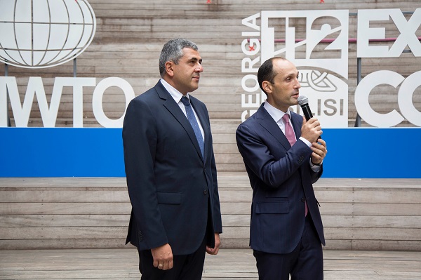 ლევან დავითაშვილმა და ზურაბ პოლოლიკაშვილმა ტურიზმის საერთაშორისო ფორუმის ფარგლებში გამართული ფერმერული ბაზრობა გახსნეს