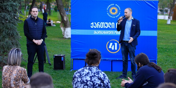 ნოდარ ტურძელაძე ვაკის რაიონში მცხოვრებ ახალგაზრდებს შეხვდა