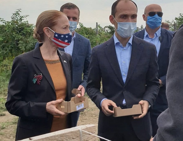 სახელმწიფოს და USAID-ის სოფლის მეურნეობის  პროგრამის მხარდაჭერით,  ყვარელში ახალი სამაცივრო მეურნეობა გაიხსნა