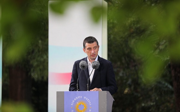 თბილისელები დღეს გრძნობენ ზრუნვას. მათზე ზრუნავს მთავრობა და რა თქმა უნდა, მერია. თბილისი ხდება საცხოვრებლად კომფორტული ქალაქი - გახარია