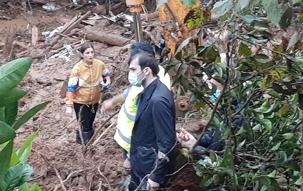 თორნიკე რიჟვაძე სოფელ ჯოჭოში მიმდინარე სამაშველო ოპერაციის მიმდინარეობას ადგილზე გაეცნო