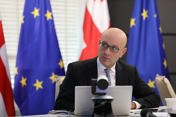 ის პოლიტიკური პროცესი, რომელიც დღეს მიმდინარეობს და რომელიც ხასიათდება უკიდურესი რადიკალიზმით, შეუძლებელია არ აისახოს ლარის კურსზე  - ივანე მაჭავარიანი