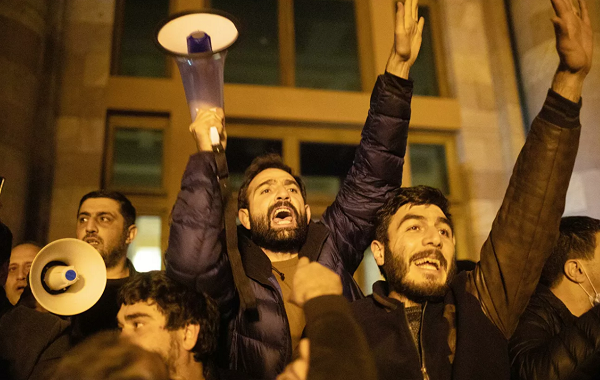 ერევანში აქციის მონაწილეები ფაშინიანისა და მთავრობის გადადგომას მოითხოვენ