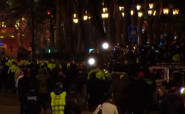 რუსთაველის გამზირზე მიმდინარე აქციაზე პოლიციამ 3 აქტივისტი დააკავა