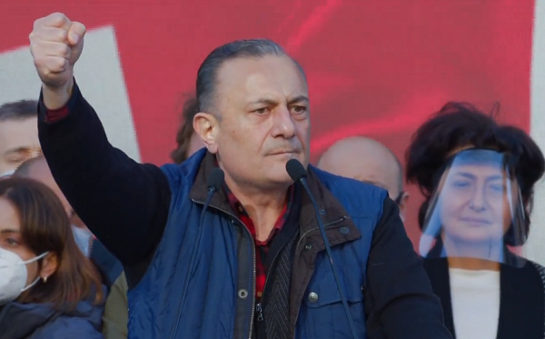 მოვუწოდებ ჩვენს ძალოვნებს, პოლიციას, დაყარეთ ეგ მუნდირები ამ სამარცხვინო ხელისუფლების ფეხებთან და შემოუერთდით ხალხს - ნათელაშვილი