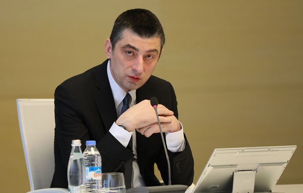 ბაზრობებზე, მოლებში, მაღაზიებში და საცალო ვაჭრობის სფეროში დასაქმებულები 300 ლარიან კომპენსაციას მიიღებენ და გარდა ამისა, მათ სახელმწიფო სესხების გადავადებაში დაეხმარება