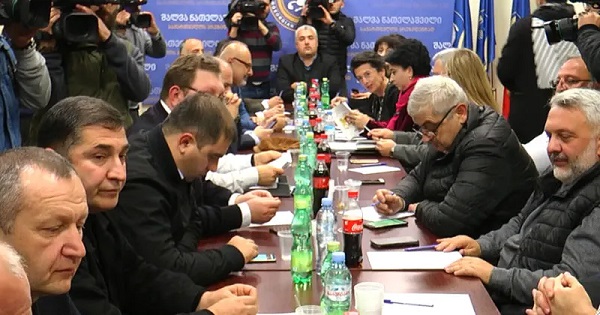 ოპოზიციური პარტიები დღეს შიდა კონსულტაციებს გამართავენ