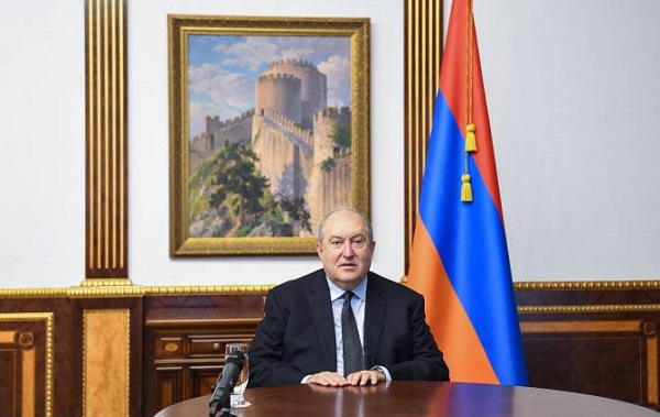 სომხეთის პრეზიდენტი აცხადებს, რომ ყარაბაღში ომის დასრულების შესახებ მედიის საშუალებით შეიტყო