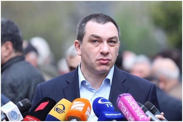 ქვეყნის ინტერესებიდან გამომდინარე გვიწევს პარლამენტში არშესვლით ცუდი ნაბიჯის გადადგმა, რადგან მისი ალტერნატივა ბევრად უარესი და ქვეყნისთვის საზიანოა - ბოკერია