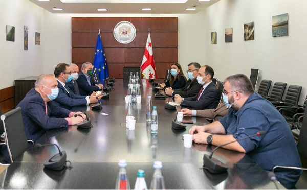 იფუნქციონირებს შტაბი, სადაც ციტრუსის მოსავლის დაბინავებაზე აჭარის სოფლის მეურნეობის სამინისტროსთან ერთად ვიმუშავებთ - ლევან დავითაშვილი