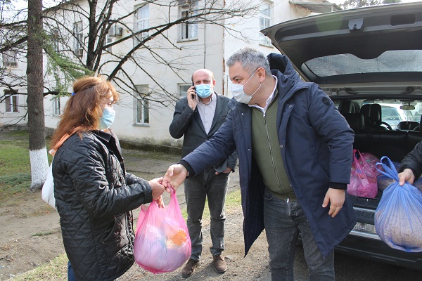 თერჯოლის მუნიციპალიტეტის მერის ინიციატივით, ბარბარობის დღესასწაულისათვის 400 ოჯახს სურსათი გადაეცა