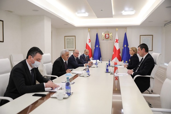 გიორგი გახარიას და როვნაგ აბდულაევის შეხვედრის შემდეგ ხელმოწერილი შეთანხმებით, საქართველოში იმპორტირებული სოციალური გაზის ფასის ოპტიმიზაცია მოხდა