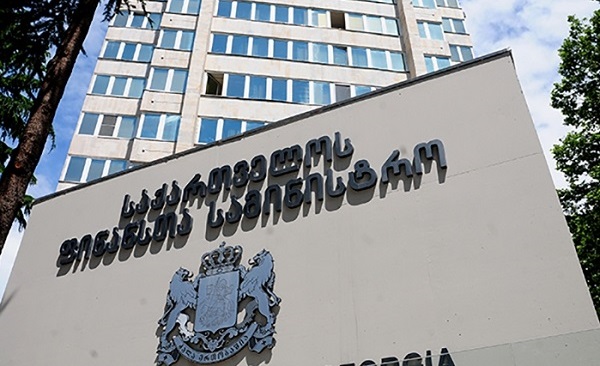 2021 წელს შრომის ანაზღაურების ბიუჯეტი გაზრდილია 60 მლნ, რაც ძირითადად, პოლიციისა და ჯარის 2020 წელს გაზრდილ შრომის ანაზღაურებას მოხმარდება