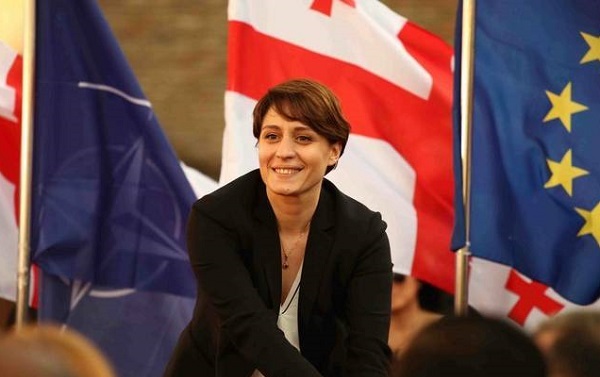 ელენე ხოშტარია 