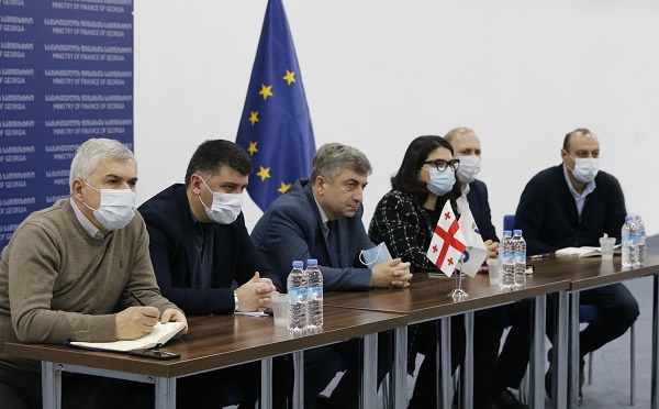 შემოსავლების სამსახურის ხელმძღვანელი პირები და ბიზნესომბუდსმენის მოვალეობის შემსრულებელი სტუმარ-მასპინძლობის სფეროს წარმომადგენლებს შეხვდნენ