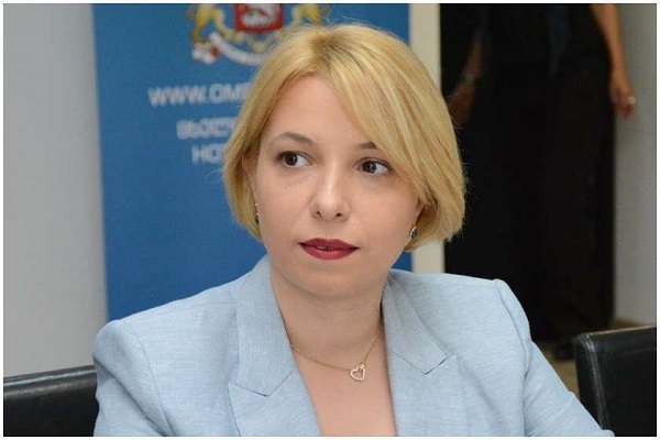 დარგის ექსპერტები მსჯელობენ ოპტიმალურ გადაწყვეტილებაზე, რომ ერთის მხრივ, არც დაგვიანდეს და მეორეს მხრივ, შემოტანილი იყოს ვაქცინა - ნინო ლომჯარია