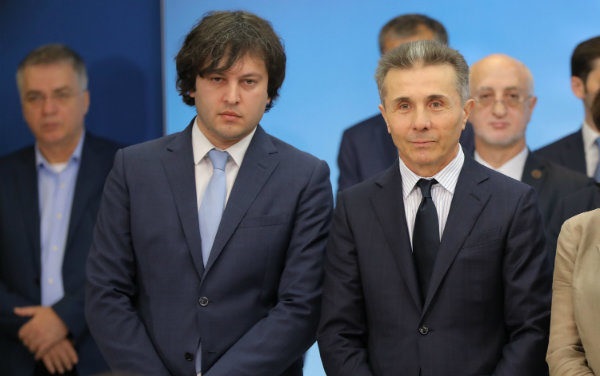 ბიძინა ივანიშვილი პოლიტიკიდან კვლავ მიდის. პარტიის თავმჯდომარე ირაკლი კობახიძე ხდება - 