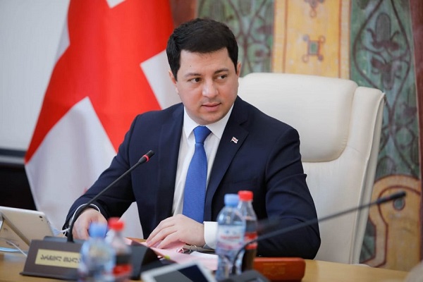 საზოგადოებისთვის გაუგებარი იქნება, თუ უმანდატო ოპოზიციონერებმა მანდატები დაუხიეს იმ ოპოზიციონერ პოლიტიკოსებს, ვინც ხალხისგან მხარდაჭერა მიიღეს - თალაკვაძე