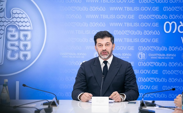 კახა კალაძემ თბილისის მერიის თანამშრომელს აკადემიური პალმების ორდენის მიღება მიულოცა