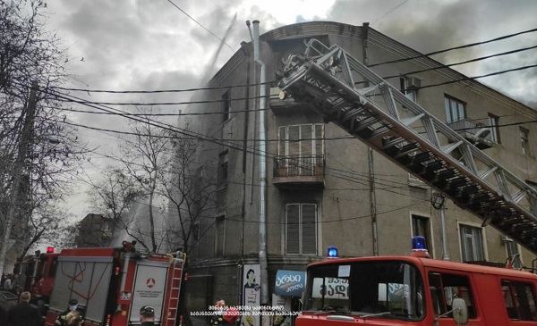 ხუდადოვის ქუჩაზე გაჩენილი ხანძარი ლოკალიზებულია 