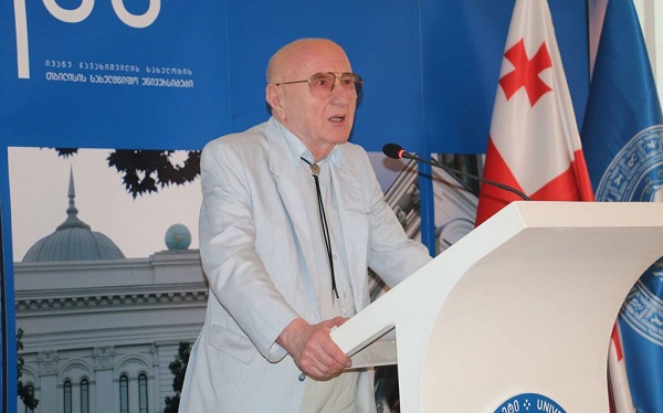 გარდაიცვალა ენათმეცნიერი თამაზ გამყრელიძე