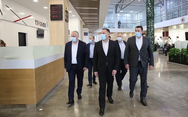 შს მინისტრმა მომსახურების სააგენტოს რუსთავის ცენტრალური დეპარტამენტის განახლებული შენობა დაათვალიერა