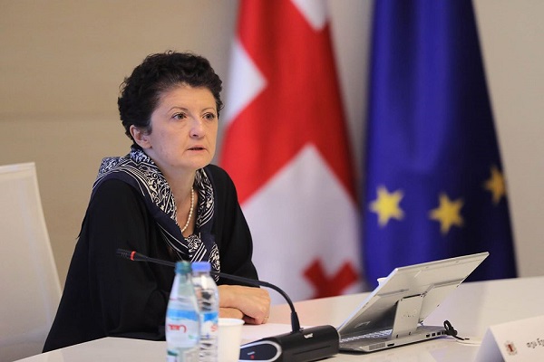 ბეჭი არ ამოიგდოთ, დავბრუნდები და აგიხსნით, რას ნიშნავს იყო შერცხვენილი, თუ მანამდე მელიამ არ გაგიტანათ - თეა წულუკიანი