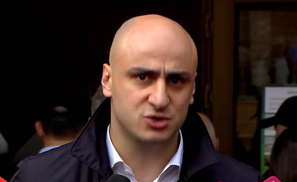 ჩემი ხელით აგიღებ და გამოგიტან გარეთ მაგ პარლამენტიდან - ნიკა მელია ალეკო ელისაშვილს