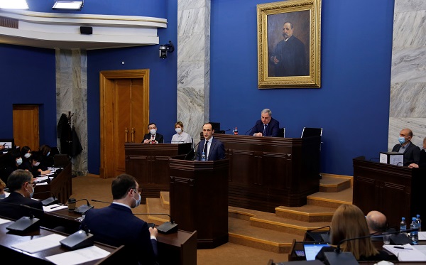 დეპუტატებმა გარემოს დაცვისა და სოფლის მეურნეობის მინისტრობის კანდიდატის ლევან დავითაშვილის სამთავრობო პროგრამა მოისმინეს