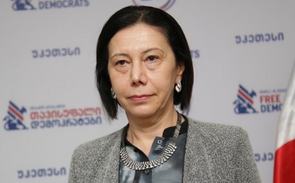 აი, აქ ვიდგები და ფიზიკურად გადამიაროს პოლიციამ - ნინო გოგუაძე ენმ-ის ოფისში იმყოფება