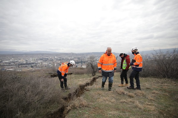 თბილისის მერიის მიერ მოწვეული უცხოელი სპეციალისტები მდგომარეობას ადგილზე სწავლობენ