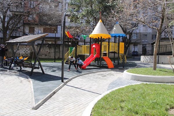 ვარკეთილის პირველ მიკრორაიონში სკვერი და სპორტული მოედანი მოეწყო