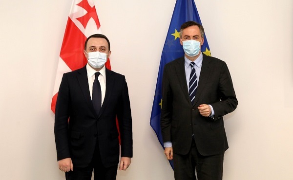 ირაკლი ღარიბაშვილმა და დევიდ მაკალისტერმა ქვეყანაში მიმდინარე პოლიტიკური პროცესები და ოკუპირებულ ტერიტორიებზე არსებული ვითარება განიხილეს