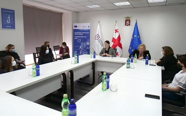 ფოტოკონკურსის „ჩემი პერსონალური მონაცემები ჩემია“ გამარჯვებულები ლონდა თოლორაიამ დააჯილდოვა